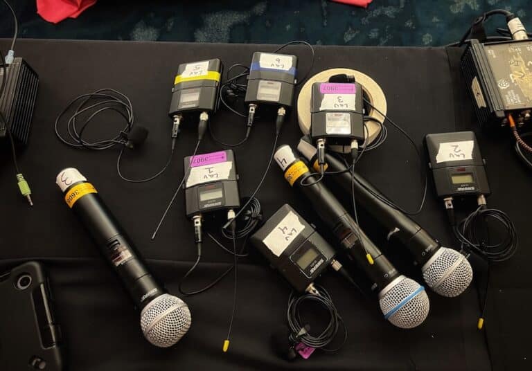 Attendees networking during summit break session